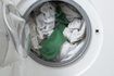 Mettre vos gants dans la machine à laver avec les ruiner.