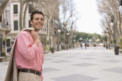 Les couleurs vives exigent un examen attentif lors du choix d'une chemise.