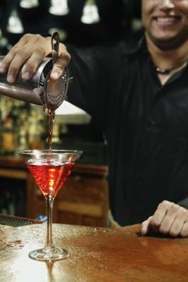 Main liqueur versant coûte un propriétaire de bar une moyenne de 18 pour cent en verser coûts (Source 4)