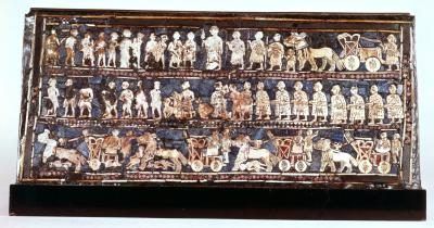 La norme de Ur est un artefact sumérienne datant 2600-2400 av. Ce's inlaid with mother-of-pearl, lapis lazuli and limestone.