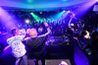 DJ Ruckus et Rev Run effectuer pour une foule compacte de fans de hip-hop au Festival de Cannes.