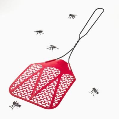 Fly bande et une tapette sont utiles dans le traitement avec les mouches et les insectes.